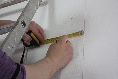 1. Размечаем под размер балки